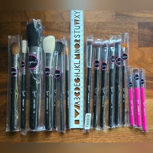 Lot of 16 New and Wrapped Sigma Makeup Brushes + Holder - Face, Eyes, Precision